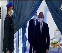 لحظة وصول الرئيس السيسي لافتتاح المجمع الطبي المتكامل بالإسماعيلية| فيديو