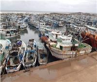 «الأمواج» تتسبب في توقف حركة الملاحة بـ«ميناء البرلس» لليوم الثالث