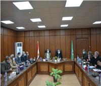 محافظ المنيا يعقد الاجتماع الدوري مع نواب البرلمان ويناقش ملفات هامة