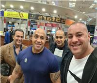 لحظة وصول «دينيس جيمس» مدرب «بيج رامي» إلى مطار القاهرة