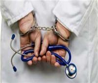 «النيابة» تأمر بالقبض على طبيبين بمستشفى جامعي في قنا