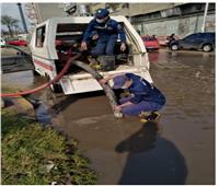 انتشار الخدمات المرورية وسيارات الحماية المدنية لمواجهة مياه الأمطار| صور 