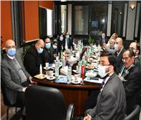 نائب رئيس جامعة عين شمس يستقبل لجنة التعلم المدمج بـ«الأعلى للجامعات»