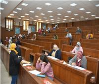 «الخشت» يتابع سير الامتحانات بكليات جامعة القاهرة وسط الإجراءات الاحترازية