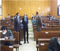 رئيس جامعة المنيا يتفقد أعمال امتحانات الفصل الدراسي الأول