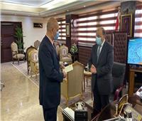 بعد نشر قصته بـ«الأخبار».. وزير التنمية المحلية يستقبل «الدكتور الترزي»| صور