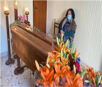 إيطالية تحتفظ بنعش والدتها 10 أيام بمنزلها.. لعدم وجود مكان بالمقبرة