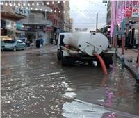 الدفع بسيارات ومعدات لسحب تجمعات مياه الأمطار في كفر الدوار