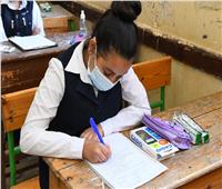 طلاب «إعدادية القاهرة»: امتحان اللغة الأجنبية سهل