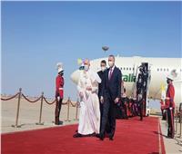 البابا فرنسيس يصل للقصر الجمهوري للقاء الرئيس العراقي