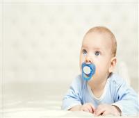 5 طرق لتهدئة الرضع بدلاً من «التيتينا»