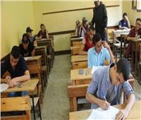 27 ألف طالب بالصف الثاني الثانوي يؤدون امتحاني «الكيمياء واللغة الإنجليزية» بالمنيا