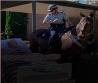 الشرطة تُحقق آخر أمنية أول خيَّالة في بريطانيا وحصان يُشارك في تكريمها