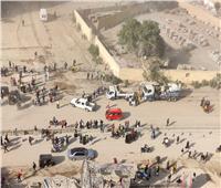 تزاحم المواطنين لمشاهدة تفجير عقار فيصل المحترق | فيديو وصور