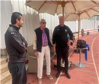 «عماد عبدالعزيز» يؤازر لاعبي الزمالك قبل لقاء الترجي