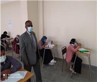 «نائب رئيس جامعة الوادى الجديد» يتفقد لجان الامتحانات 