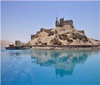 وزارة السياحة والآثار تنير قلعة صلاح الدين بجزيرة فرعون في طابا | فيديو