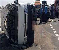 إصابة 7 في انقلاب سيارة ميكروباص بطريق "قنا - سفاجا" 