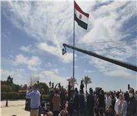 محافظ جنوب سيناء يرفع العلم المصري على أرض طابا | صور وفيديو
