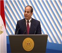 الرئيس يطالب الحضور بالوقوف دقيقة تحية للمرأة المصرية