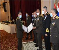وزير الدفاع يكرم قادة القوات المسلحة المحالين للتقاعد | فيديو وصور