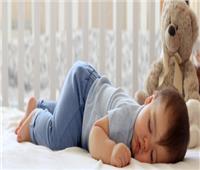 4 علامات تدل على شعور الطفل الرضيع بالحر    