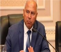 وزير النقل يعتذر للمواطنين بسبب حادث قطاري سوهاج.. فيديو