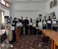 جامعة حلوان تُكرم طلابها المشاركين في المشروع القومى لمحو الأمية
