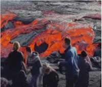حفل شواء و لعب كرة الطائرة ببركان آيسلندا الثائر | فيديو
