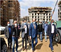 وزير الإسكان يتفقد الموقف التنفيذي لمشروع تطوير منطقة سور مجرى العيون