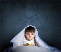 5 طرق لتجعل طفلك يتخلص من «خوف الظلام» 
