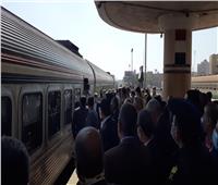 وزير النقل يعنف رئيس محطة طنطا لعدم الالتزام بإجراءات السلامة 