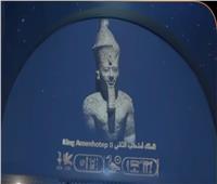 بالصور.. ظهور ملوك وملكات الفراعنة على شاشات العرض امام المتحف المصرى