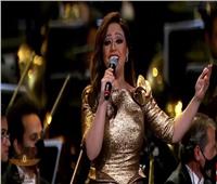 ريهام عبد الحكيم تُغني أمام الرئيس تزامنًا مع انتقال المومياوات