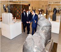 الرئيس السيسي يتفقد القاعة الرئيسية بالمتحف القومي للحضارة |صور