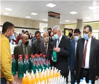 رئيس جامعة المنوفية يفتتح معرضا لمنتجات كلية الزراعة.. صور