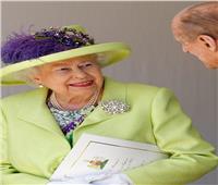 سر ارتداء الملكة إليزابيث للون الأخضر.. صور 