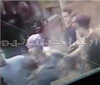 فيديو | شاب يتحرش بطفلة بمدخل عقار بالزاوية الحمراء 