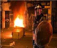 بالفيديو| تجدد الاشتباكات بين المتظاهرين والشرطة في أيرلندا الشمالية