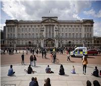 بث مباشر | البريطانيون يتجمعون خارج قصر بكنجهام لوداع الأمير فيليب