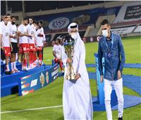 مؤمن زكريا يشارك في تسليم شباب الأهلي كأس الخليج العربي | فيديو وصور