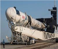 نقل صاروخ «فالكون 9» إلى منصة الإطلاق في فلوريدا