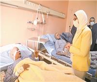 وزيرة الصحة تطمئن على حالة مصابي حادث قطار طوخ بمستشفى بنها