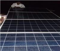 متابعة صيانة ألواح الطاقة الشمسية بـ«العلاقي» فى أسوان