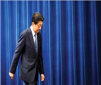 رغم انتقاده في المرة الأولى.. رئيس وزراء اليابان السابق يزور معبد للعسكريين القدامى