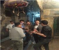 إصابة شخص وإنقاذ 3 آخرين في انهيار سقف عقار قديم بالإسكندرية| صور