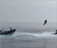 فيديو| الجيش البريطاني يختبر بدلة نفاثة في إحدى المناورات البحرية
