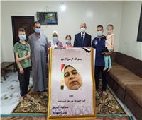 «الصحة» تقدم هدايا الرئيس السيسي لشهداء الأطقم الطبية بمناسبة عيدالفطر | صور