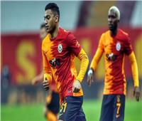 مصطفى محمد على مقاعد بدلاء جالاتا سراي في مباراة حسم الدوري التركي