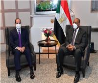 الرئيس السيسي يلتقي رئيس مجلس السيادة السوداني بباريس